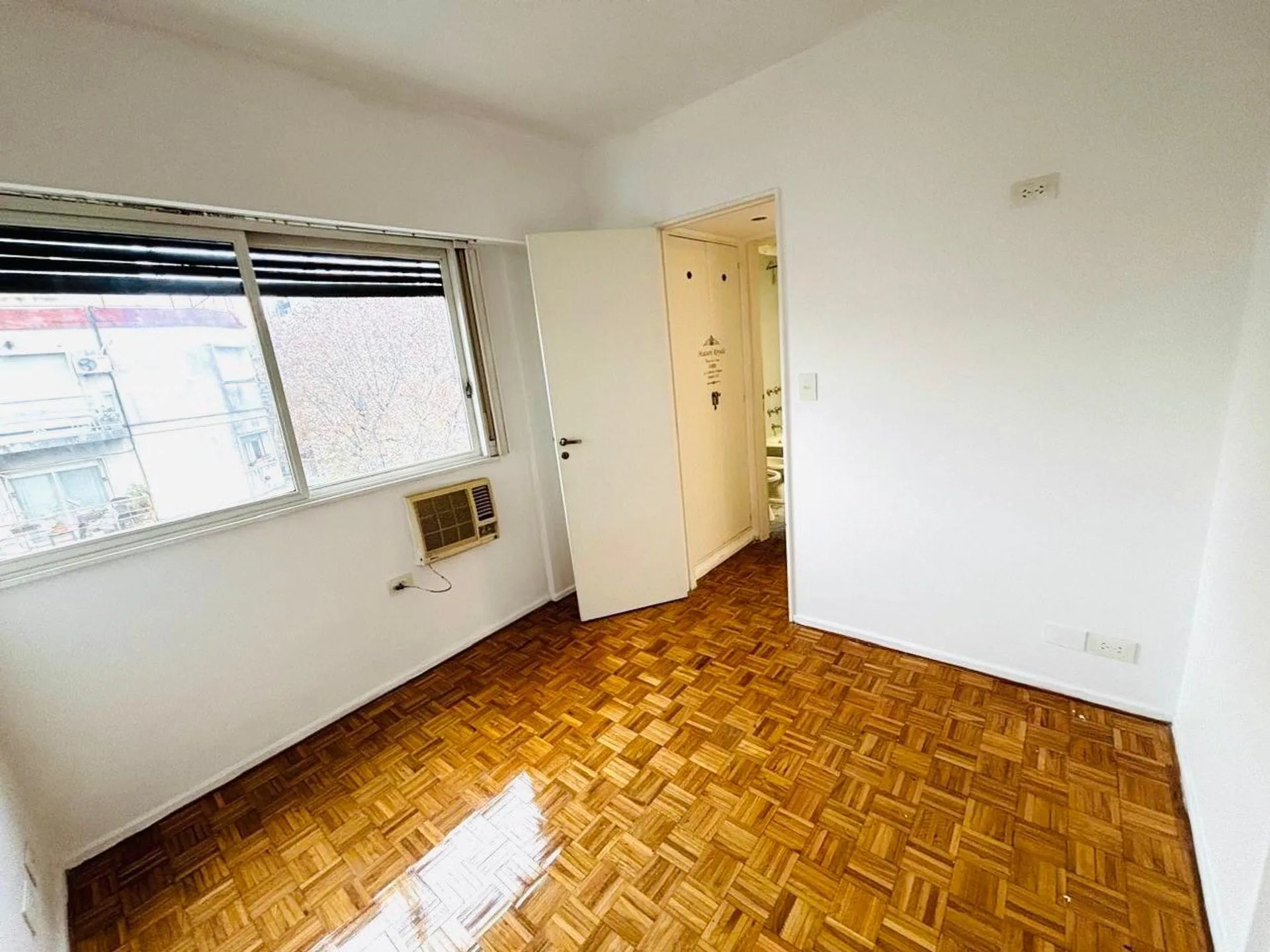 VENTA 2 AMBIENTES AL FRENTE CON BALCON foto 5