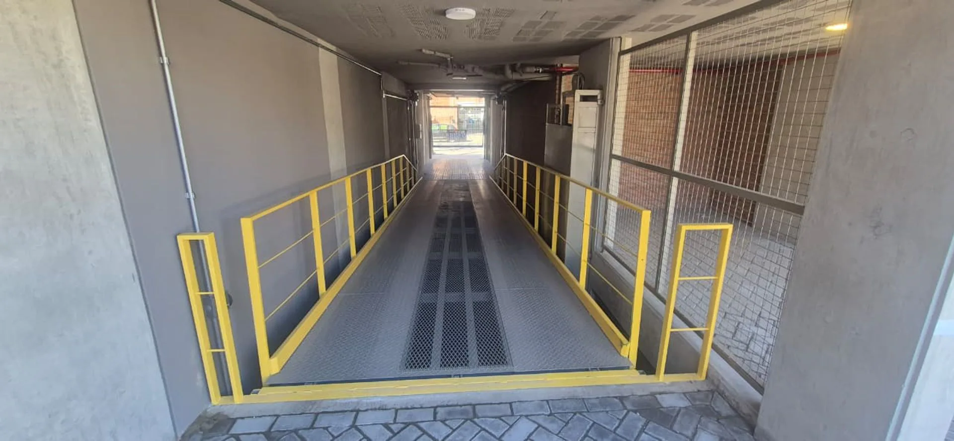 En Venta Cochera Edificio Bauen foto 2