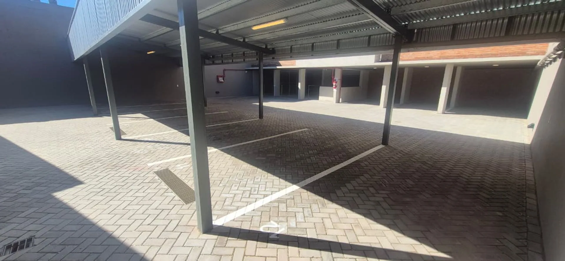 En Venta Cochera Edificio Bauen foto 5