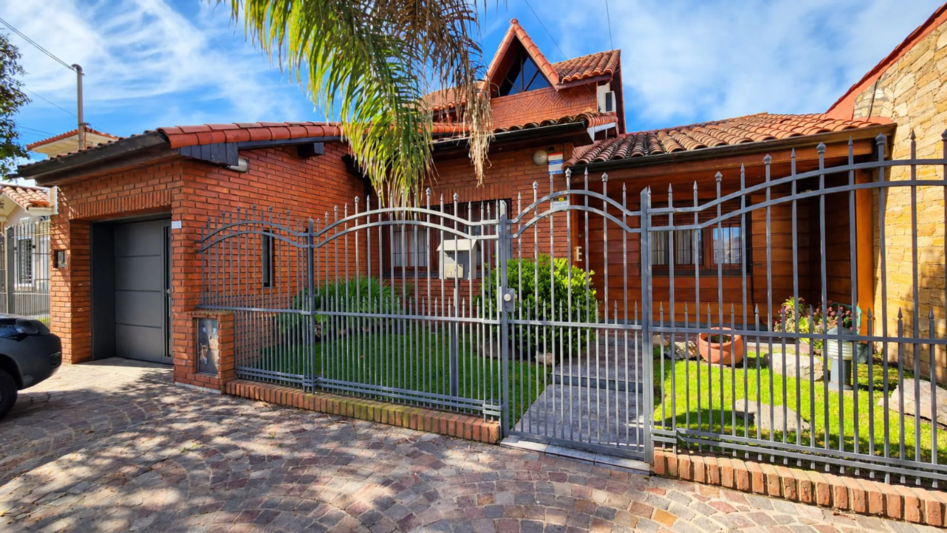 HERMOSA CASA EN VENTA - 5 AMBIENTES EN QUILMES foto 2