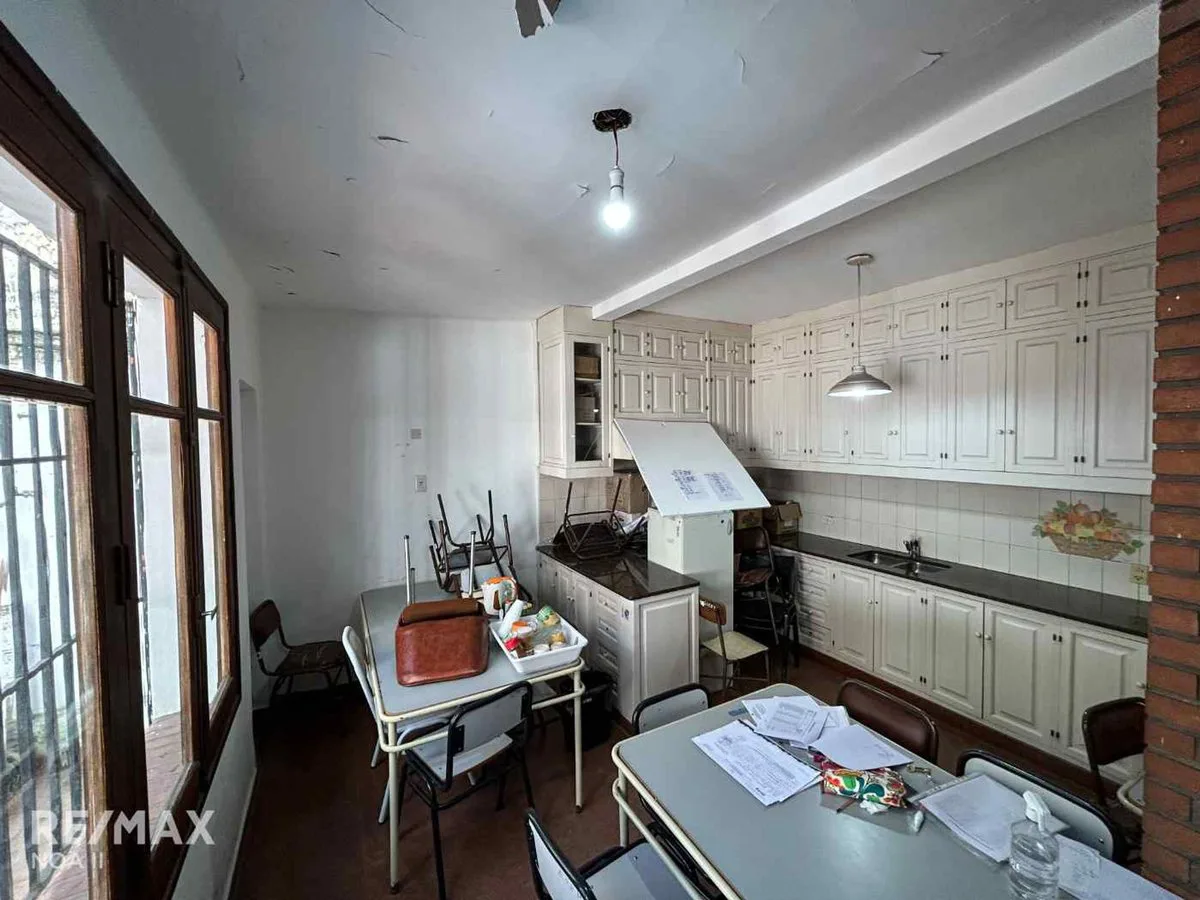 VENTA CASA 6 DORM B°CENTRO foto 2