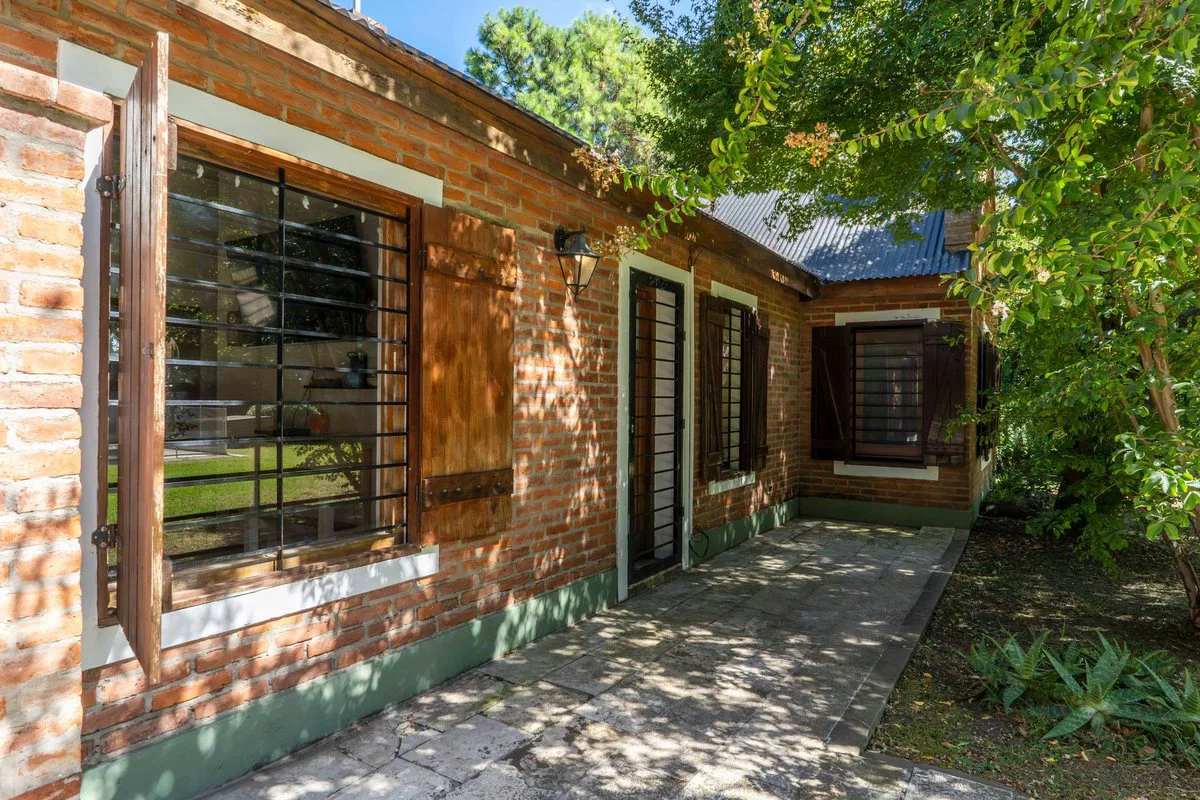 Casa en Venta 4 amb con Pileta Barrio LA VERDAD foto 3