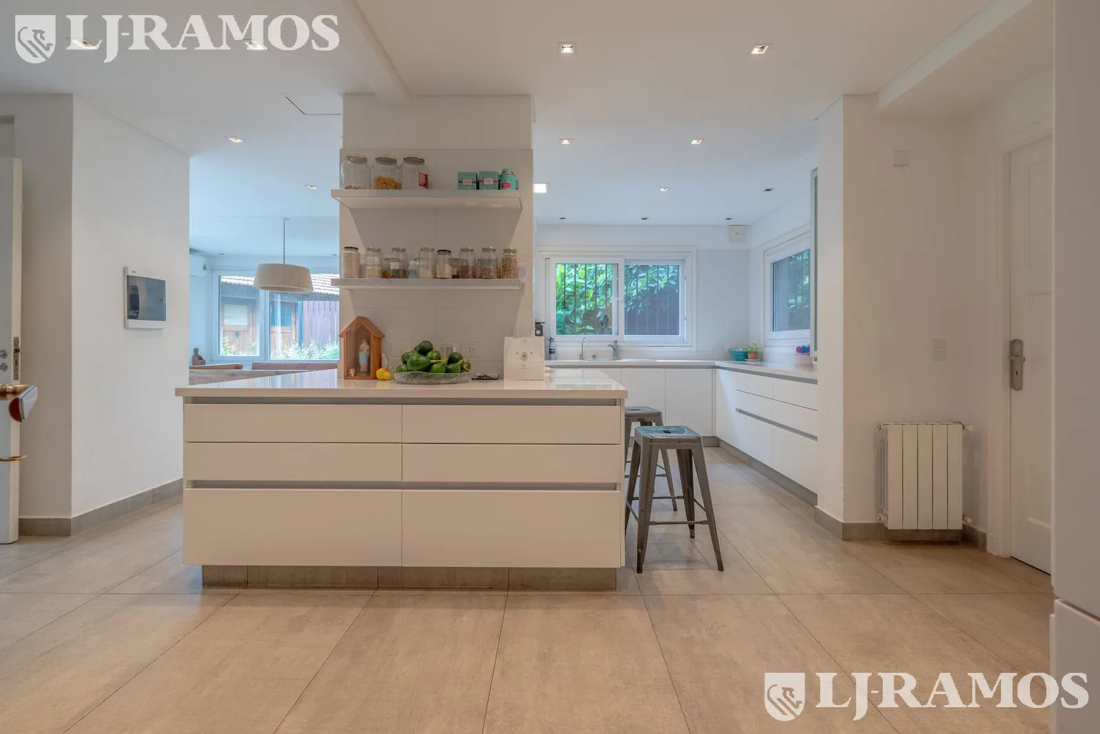 EXCELENTE CASA EN VENTA EN CUL DE SAL EN PUNTA CHICA, CON UBICACION PREMIUM DE LIBERTADOR AL RIO. foto 2
