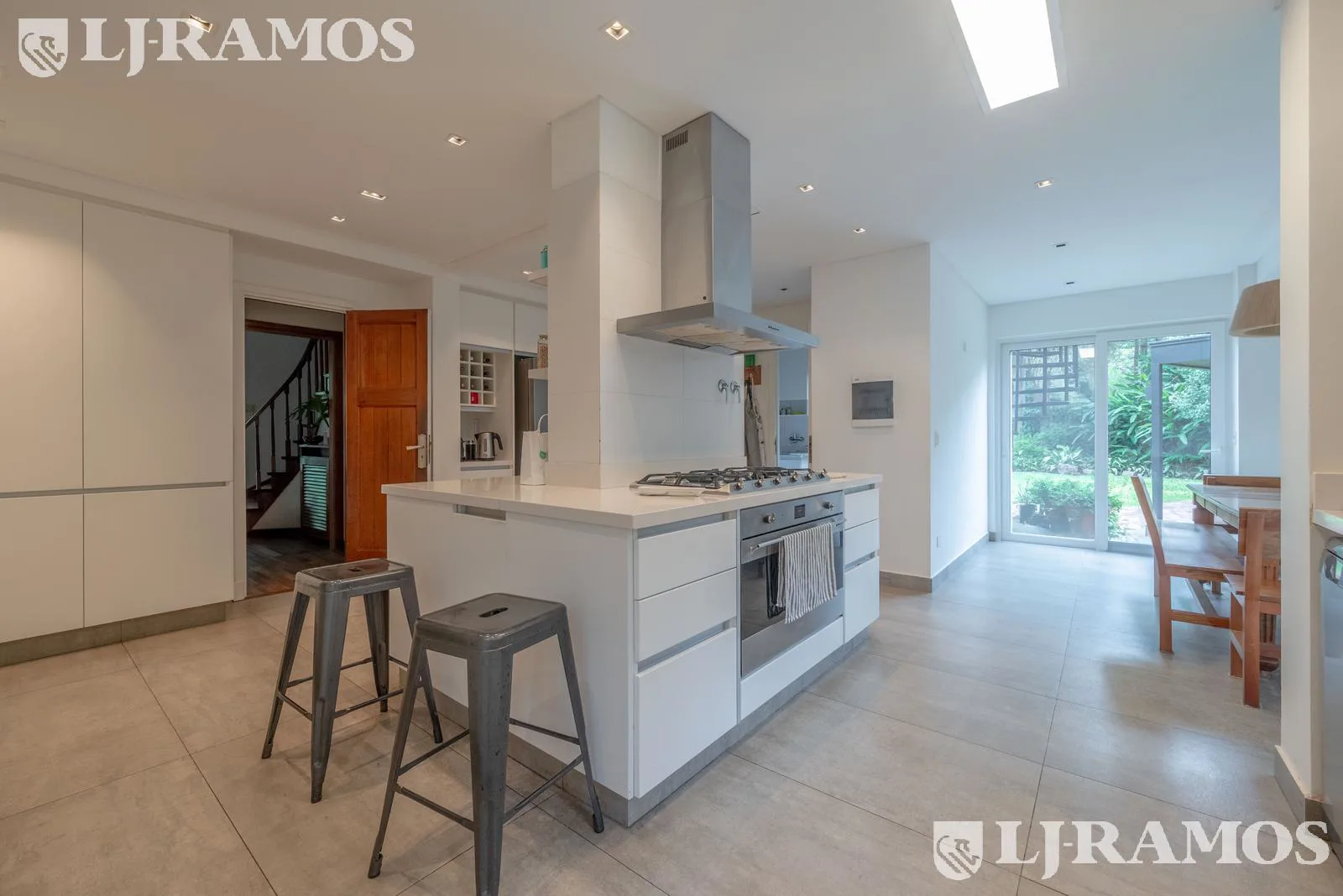 EXCELENTE CASA EN VENTA EN CUL DE SAL EN PUNTA CHICA, CON UBICACION PREMIUM DE LIBERTADOR AL RIO. foto 3