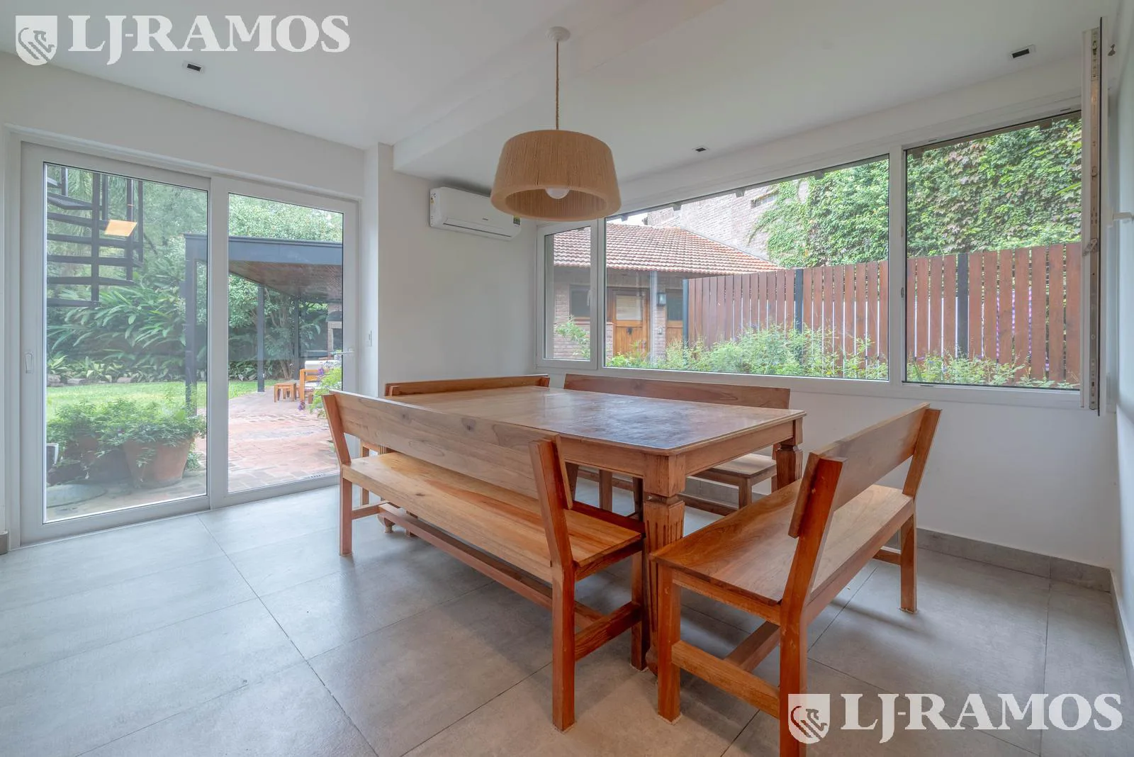 EXCELENTE CASA EN VENTA EN CUL DE SAL EN PUNTA CHICA, CON UBICACION PREMIUM DE LIBERTADOR AL RIO. foto 4
