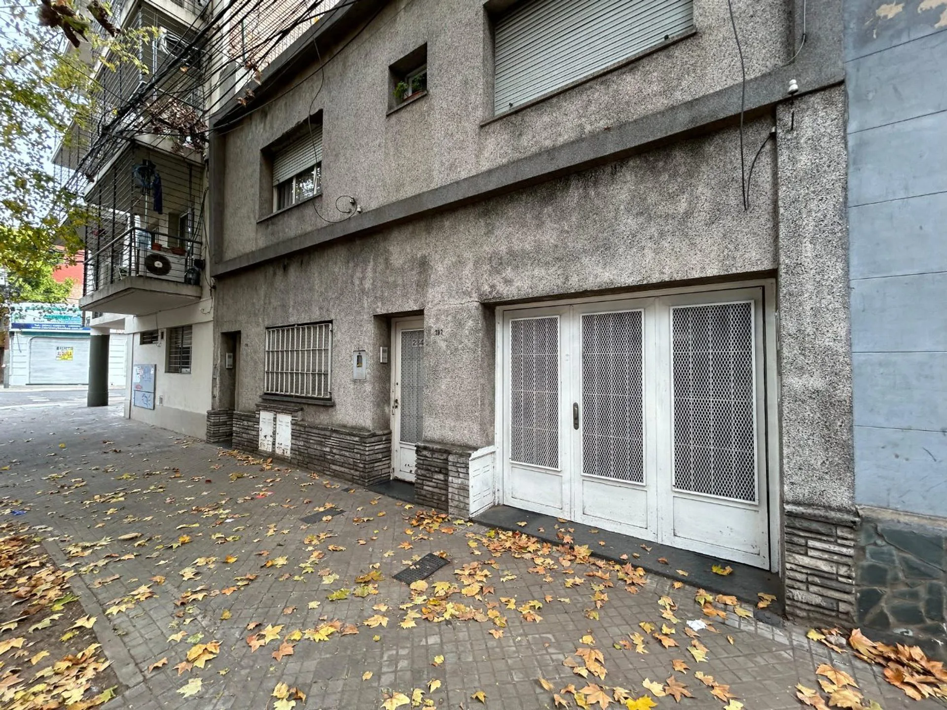 VENTA CASA EN PB  DOS DORMITORIOS EN LUIS AGOTE foto 2