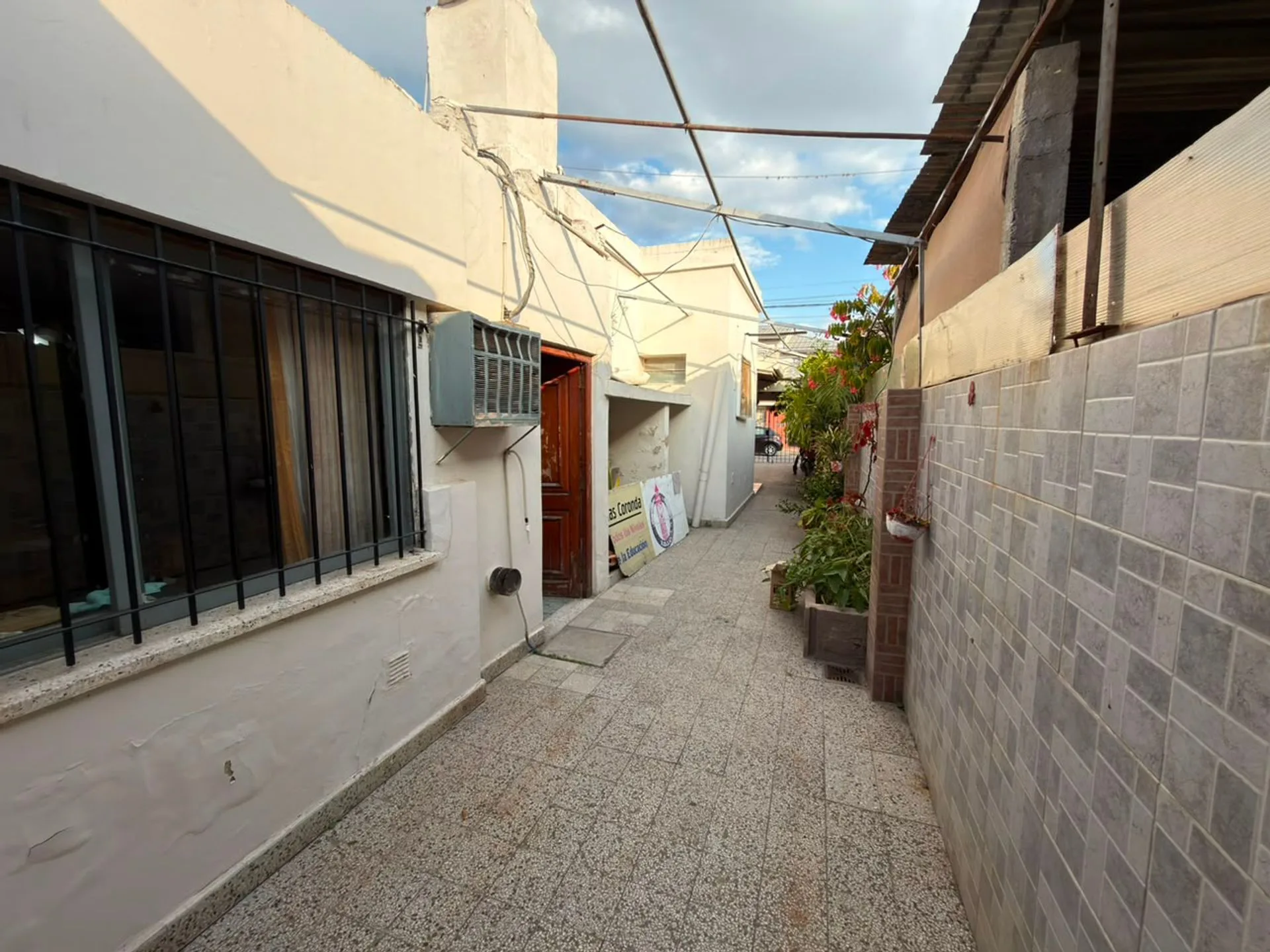 SE VENDE AMPLIA CASA EN PLENO CENTRO DE CORONDA! foto 4