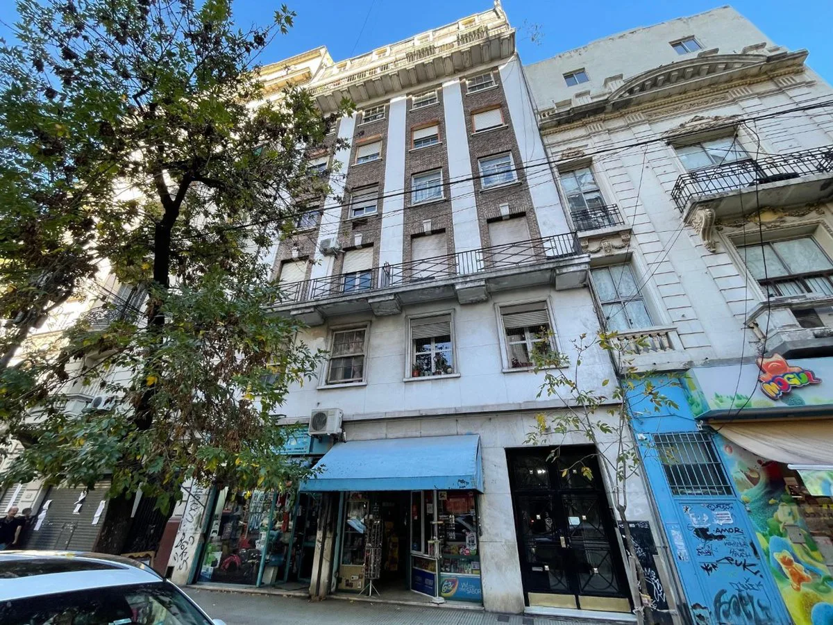 Semipiso 3 amb. al frente balcón corrido s/avenida foto 2