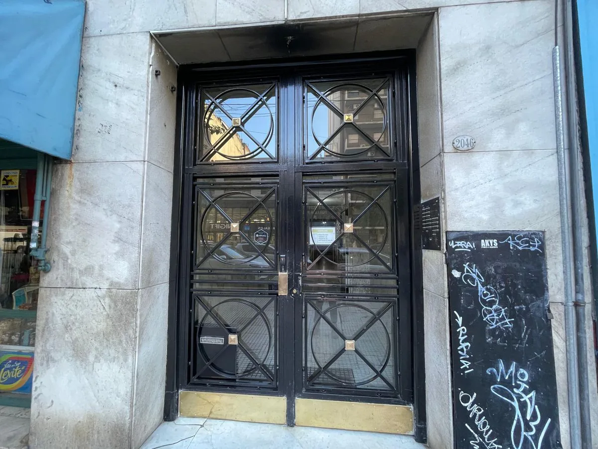 Semipiso 3 amb. al frente balcón corrido s/avenida foto 3