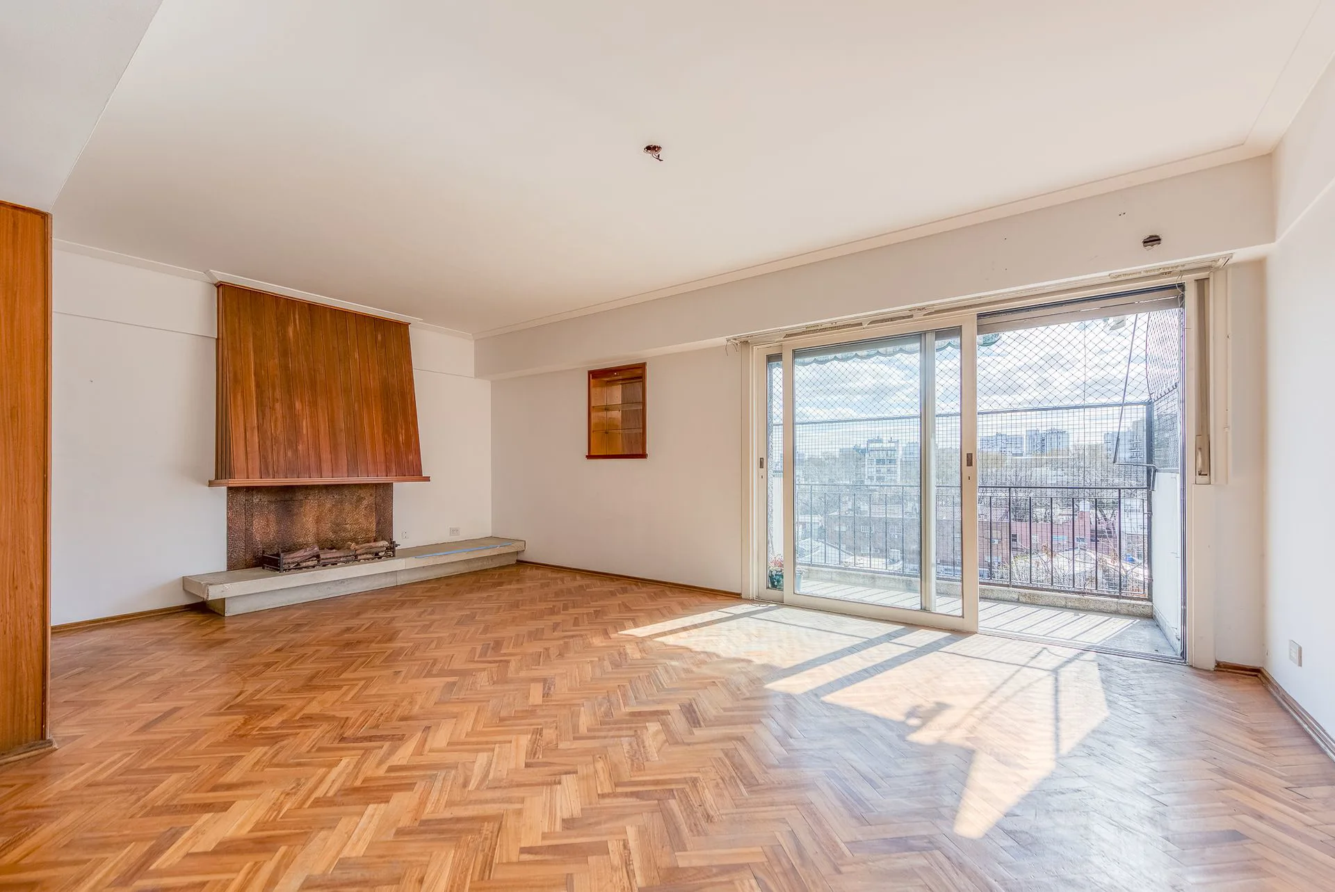 VENTA DEPTO 4 AMB COLEGIALES CON BALCÓN Y COCHERA foto 3