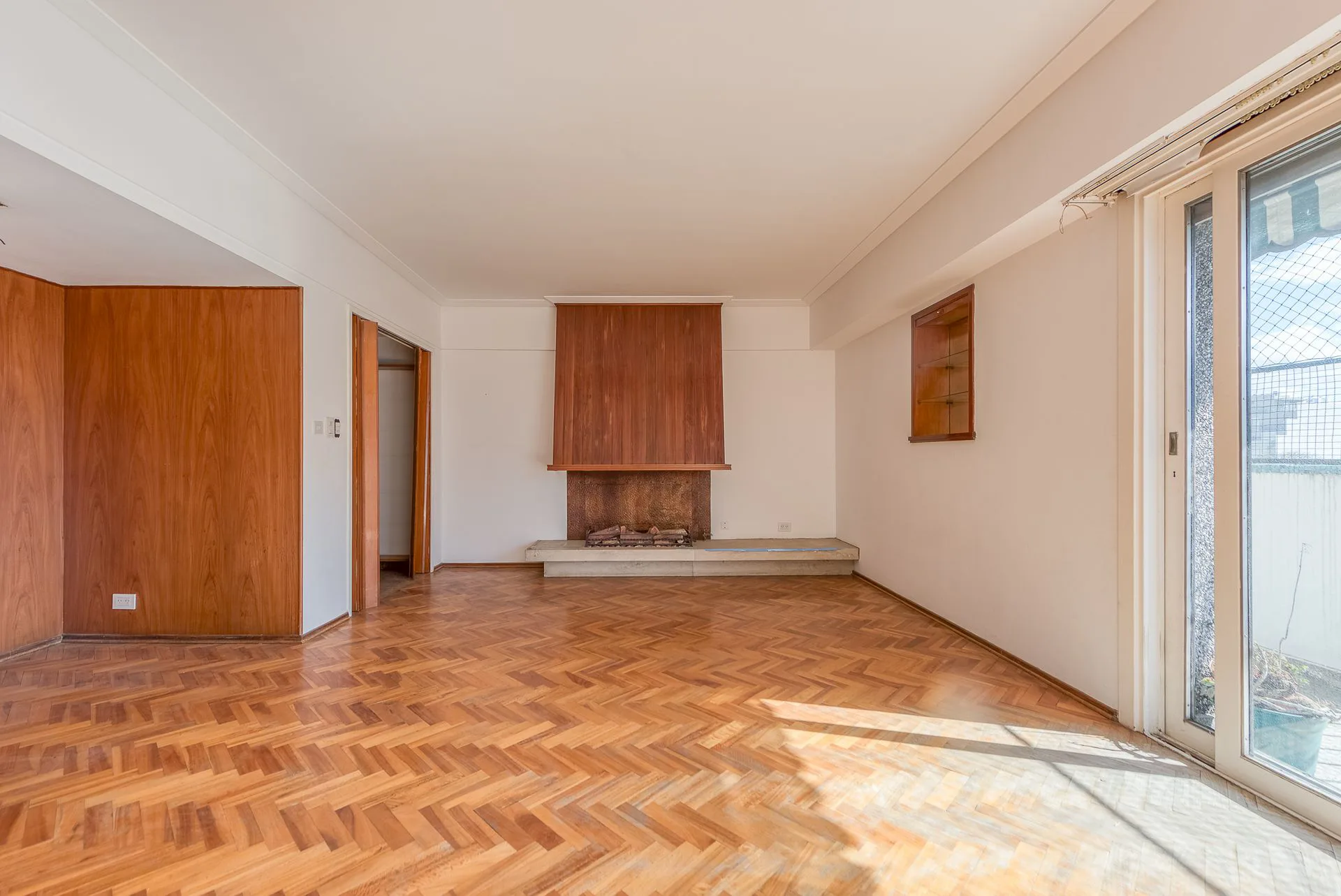 VENTA DEPTO 4 AMB COLEGIALES CON BALCÓN Y COCHERA foto 4
