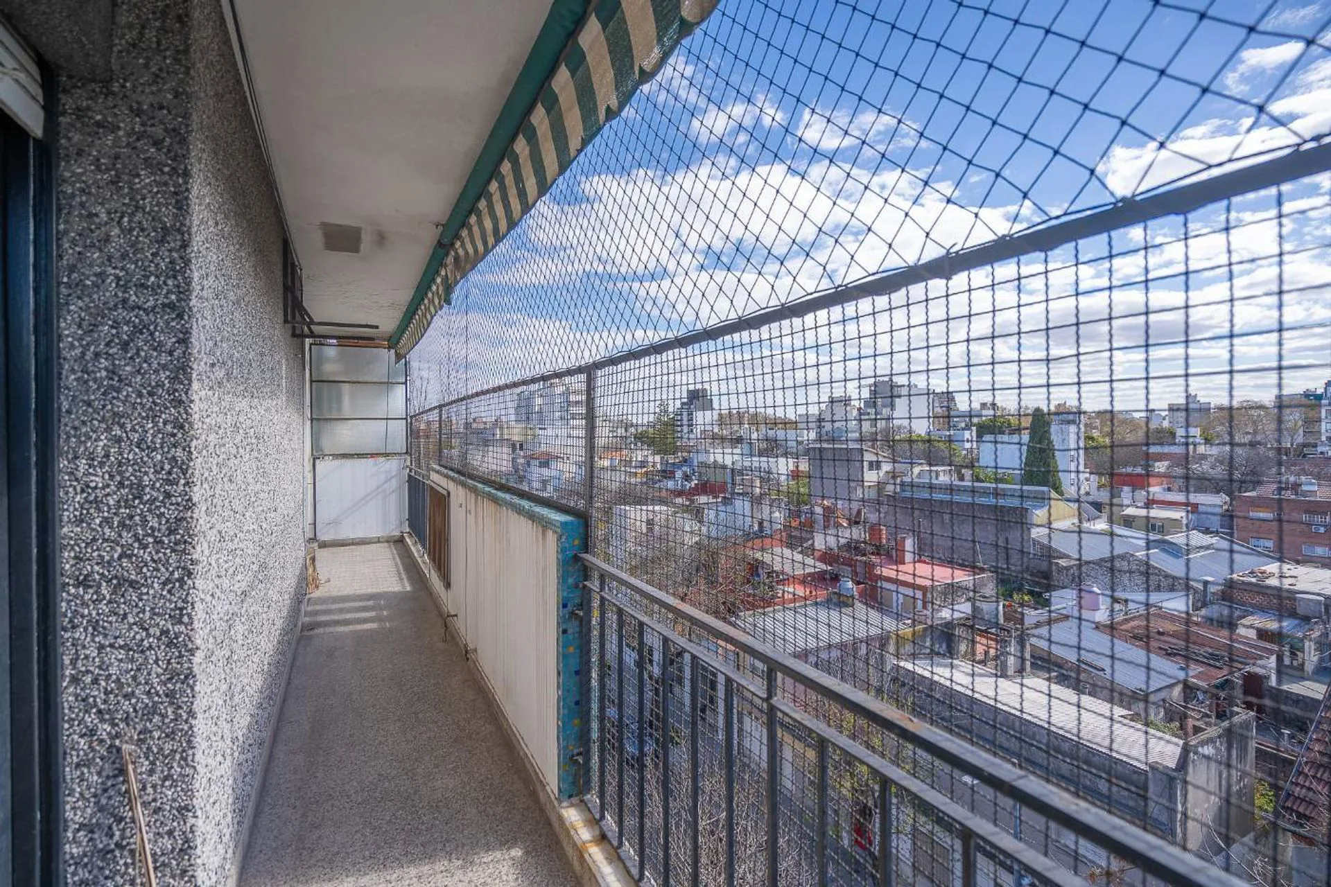 VENTA DEPTO 4 AMB COLEGIALES CON BALCÓN Y COCHERA foto 5