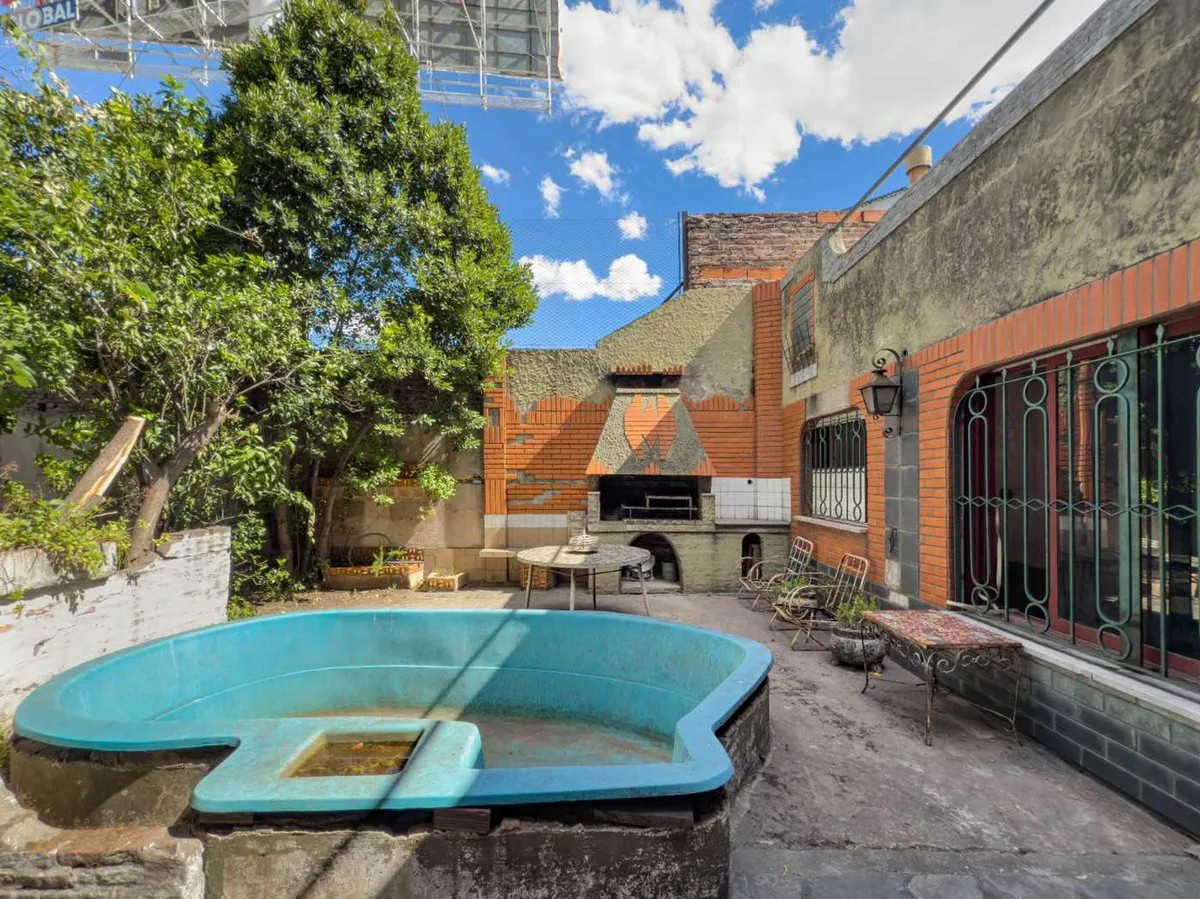 VENTA CASA 5 AMBIENTES CIUDADELA PARQUE Y PILETA foto 2