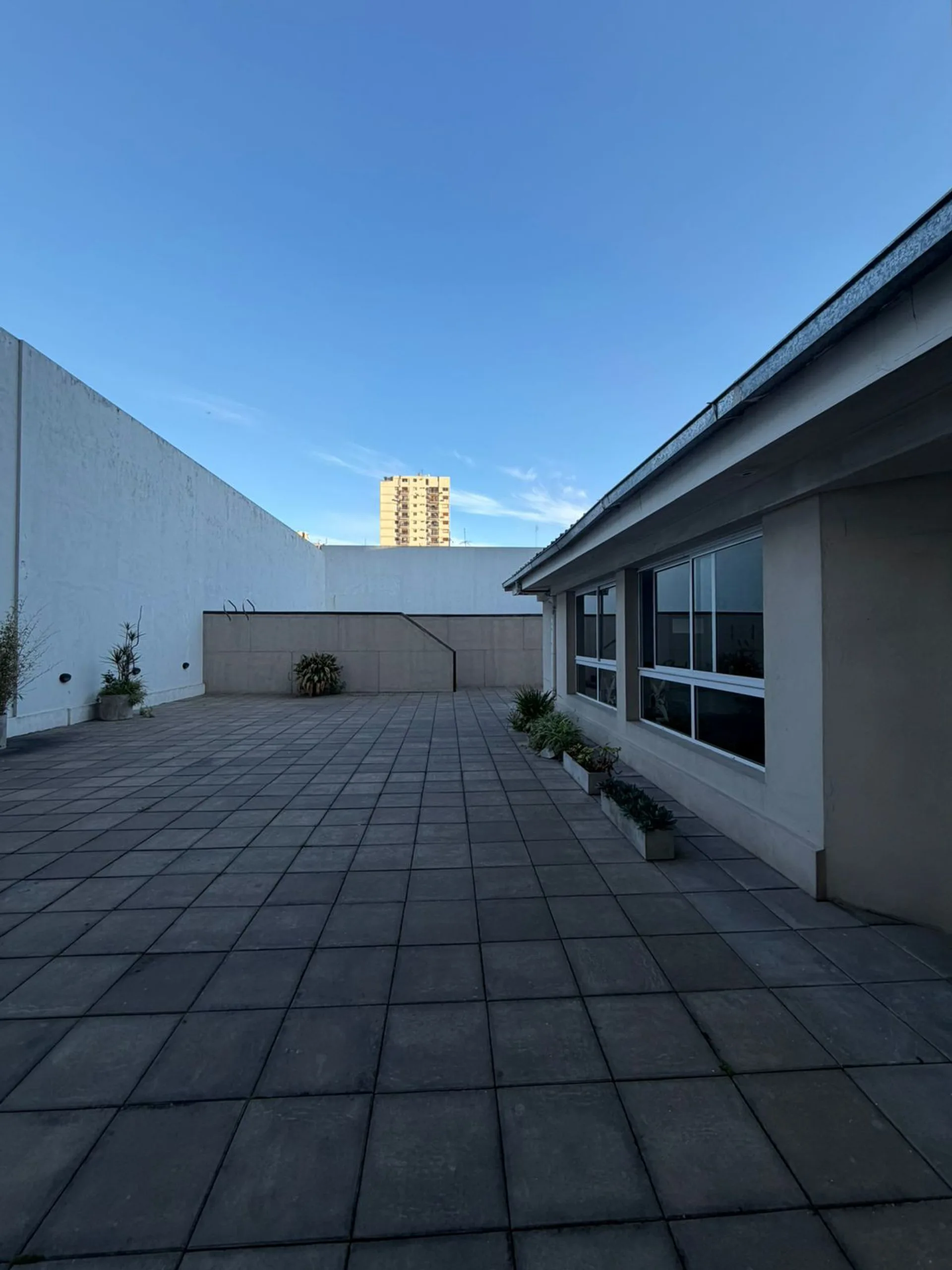 Alquiler Monoambiente balcón y amenities foto 5