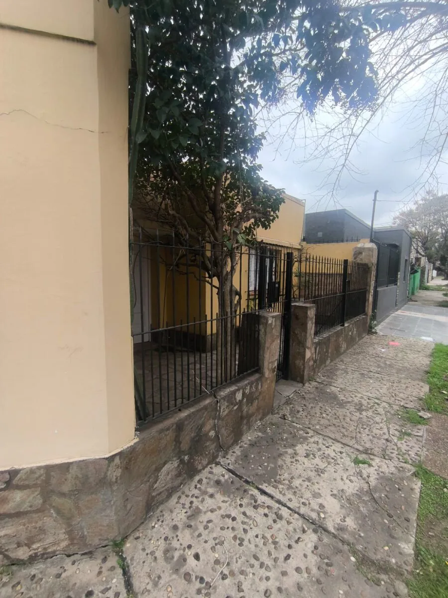 CASA EN ESQUINA · 3 AMBIENTES · BOULOGNE, SAN ISIDRO foto 2
