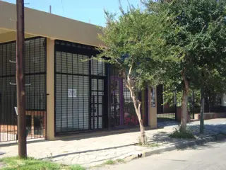 BURZACO: ALQUILER LOCAL CENTRICO SOBRE CALLE E.DE BURZACO,A MTS PLAZA PPAL Y 1 CDRA AV.H.IRIGOYEN. ZONA ESTRATEGICA COMERCIAL foto 4