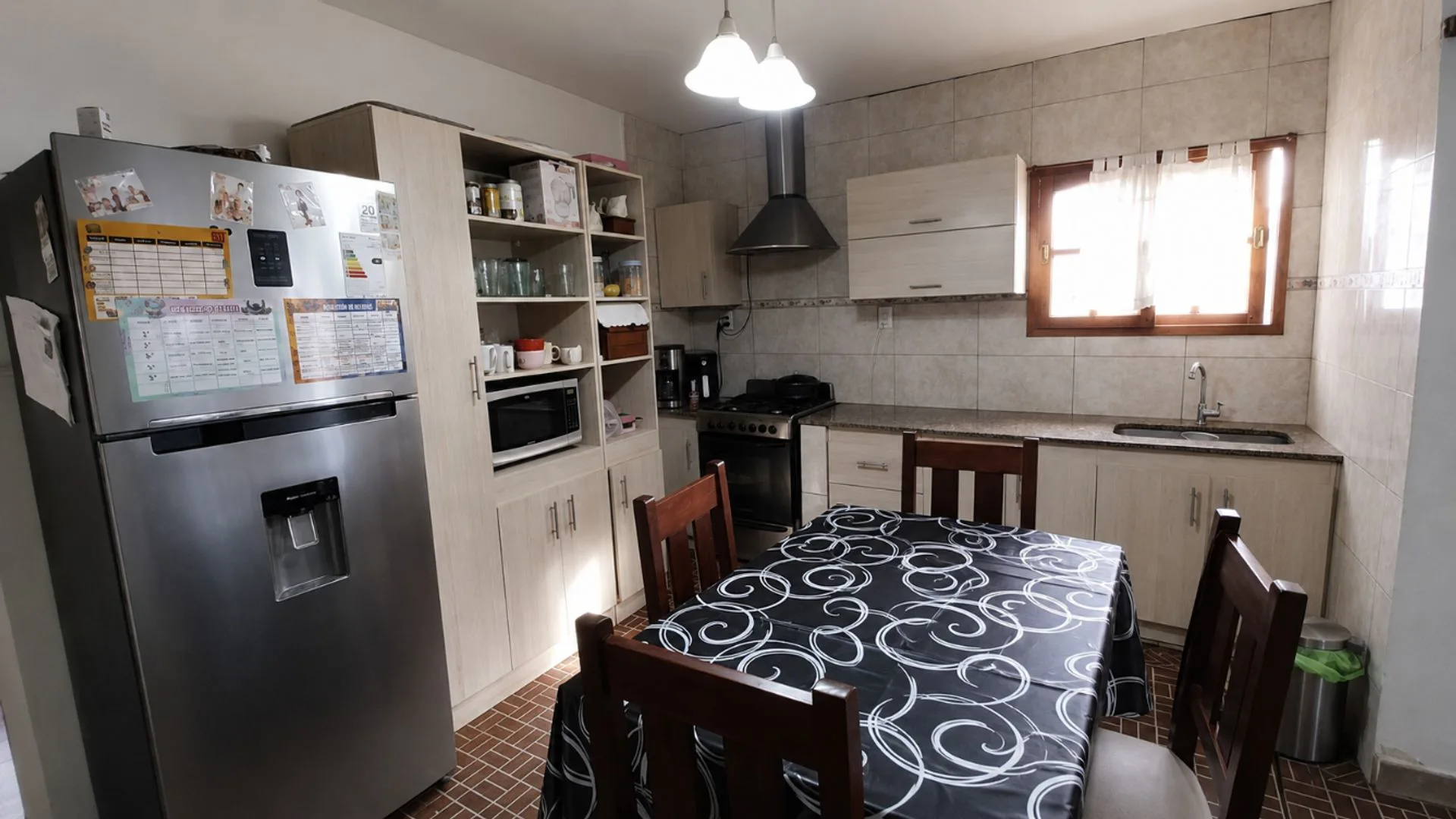 Venta Casa + Depto 2 amb con amplio parque-garage foto 4