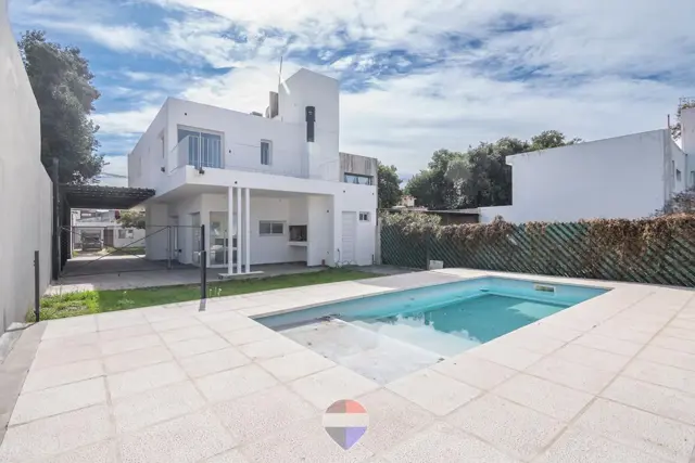 VENTA CASA 3 DORM C/PILETA VILLA CATALINA CORDOBA