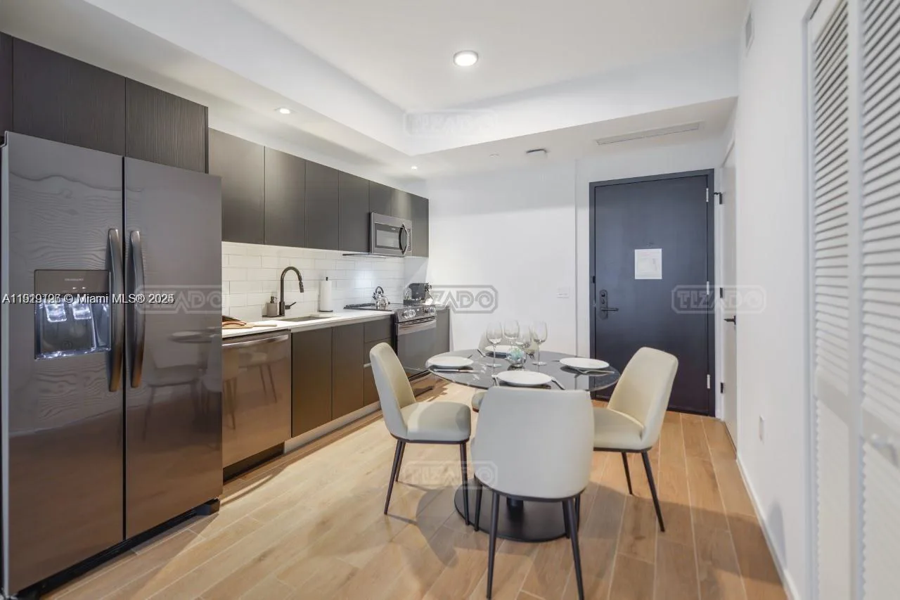 398 NE 5th St 300 foto 3