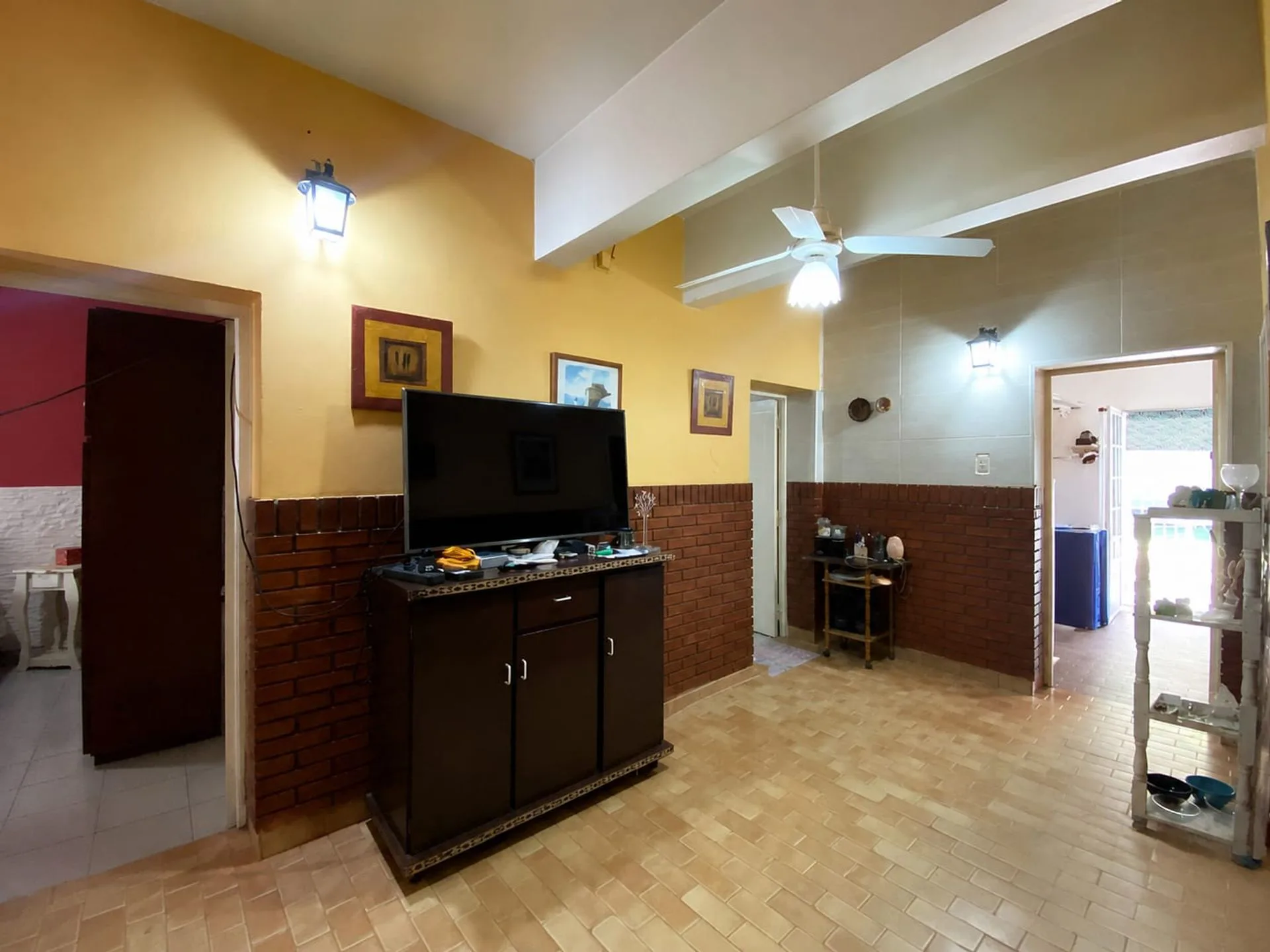 VENTA CASA 3 DORMITORIOS CON PATIO Y COCHERA foto 5