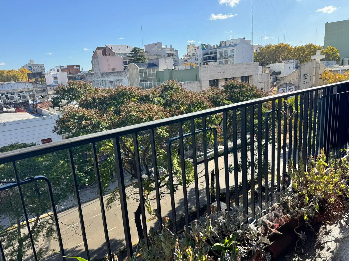 Venta 3 amb 2 baños, balcón vista abierta Olivos foto 2