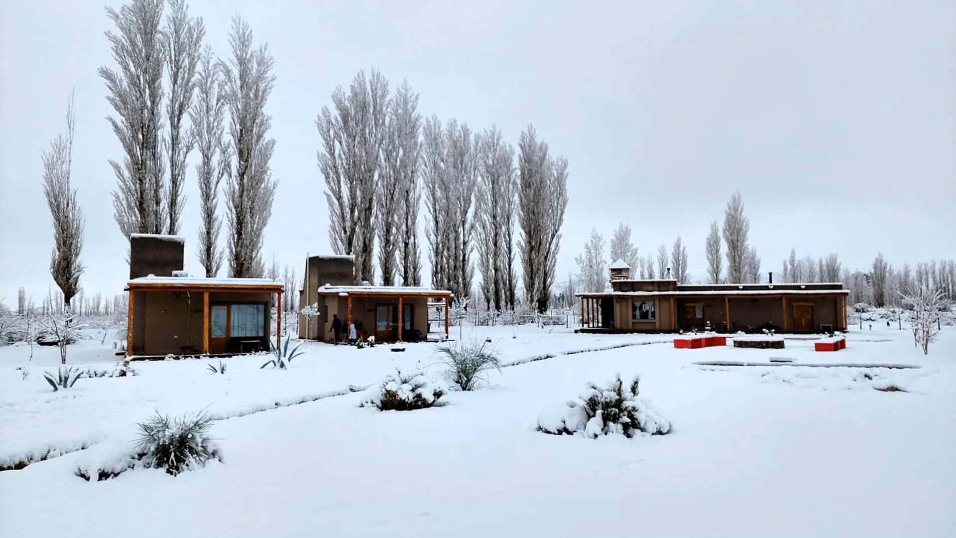 VENTA CASA Y 2 DEPARTAMENTOS/OFICINAS EN BARREAL