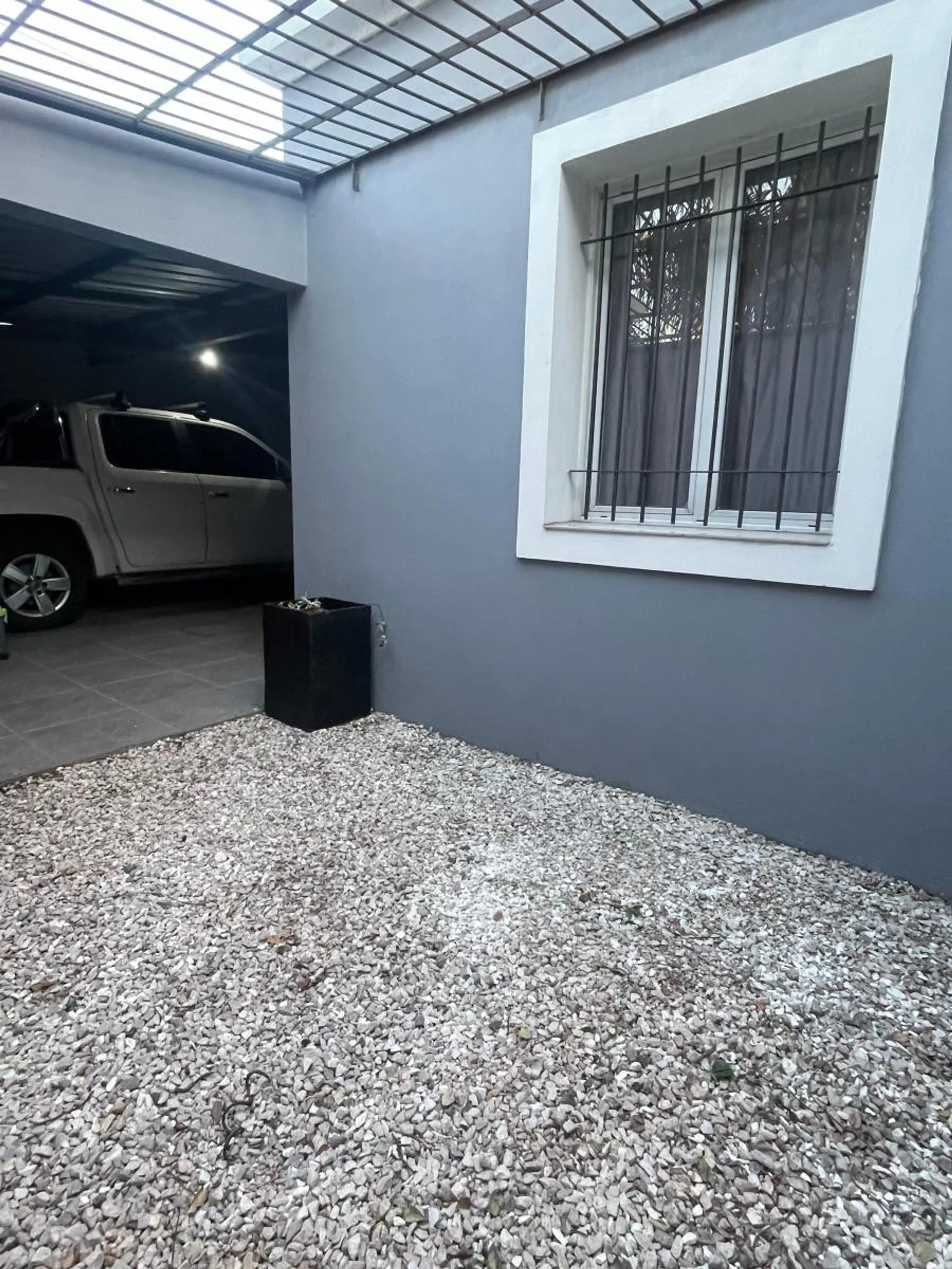 VENTA CASA 5 DORMITORIOS RECICLADA BARRIO EMPALME foto 2