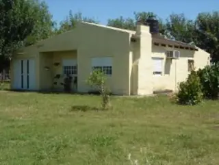 Vendo 8 has con casa, sobre Autovía Nacional 14 foto 1