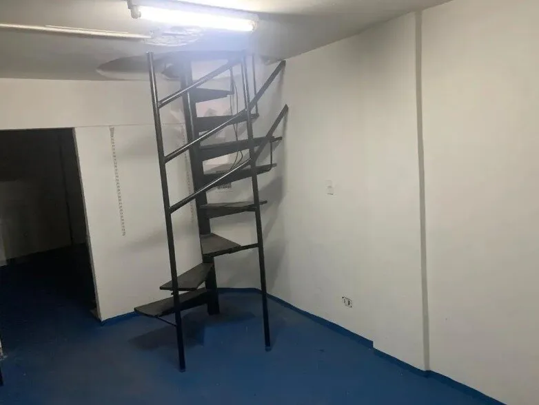 Local comercial en galería - PB y Sótano - 44m² totales - Retiro foto 4