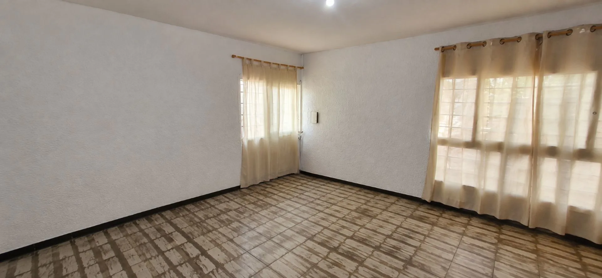 CASA EN VENTA 3 DORMITORIOS EN GUAYMALLEN foto 5