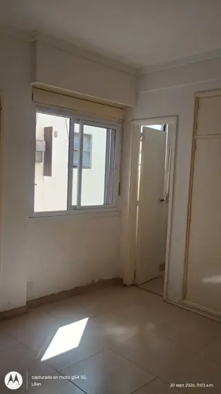 Monoambiente luminoso, bajas expensas, ubicación privilegiada todos los medios de transporte. Recientemente reciclado nuevo foto 2