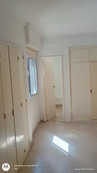Monoambiente luminoso, bajas expensas, ubicación privilegiada todos los medios de transporte. Recientemente reciclado nuevo foto 5