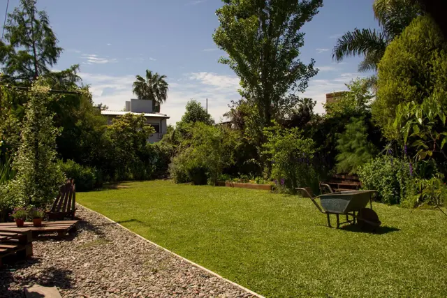 CASA DOS DORM - 100m2 mas cochera y galería -330 m2 terreno