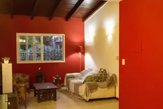 CASA DOS DORM - 100m2 mas cochera y galería -330 m2 terreno foto 5