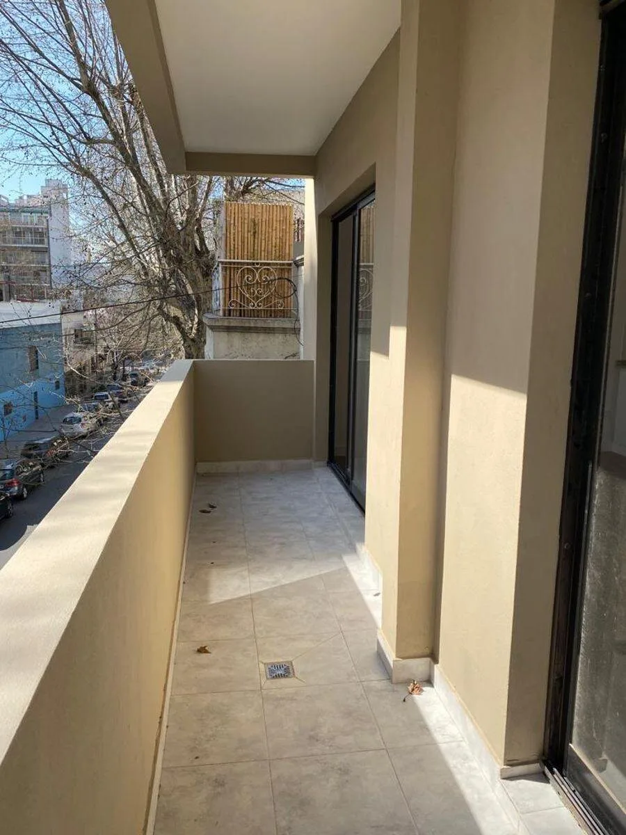 Departamento Monoambiente Al Frente con Balcon en Plaza Irlanda foto 3