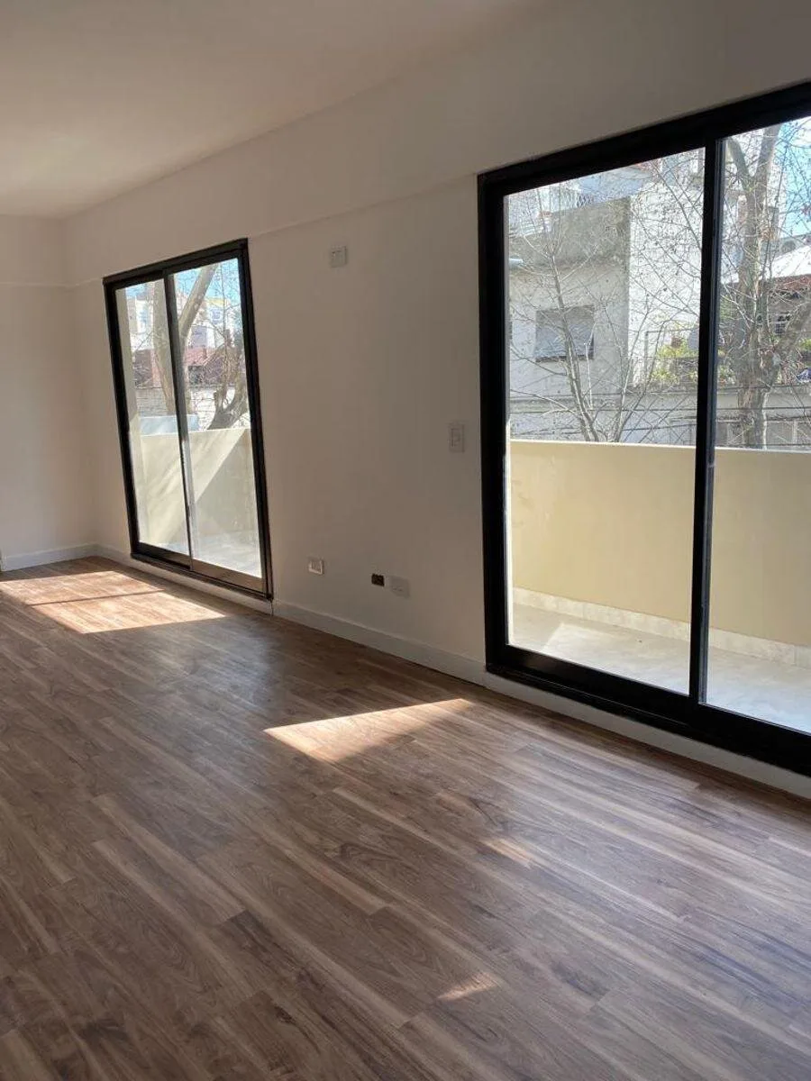 Departamento Monoambiente Al Frente con Balcon en Plaza Irlanda foto 5