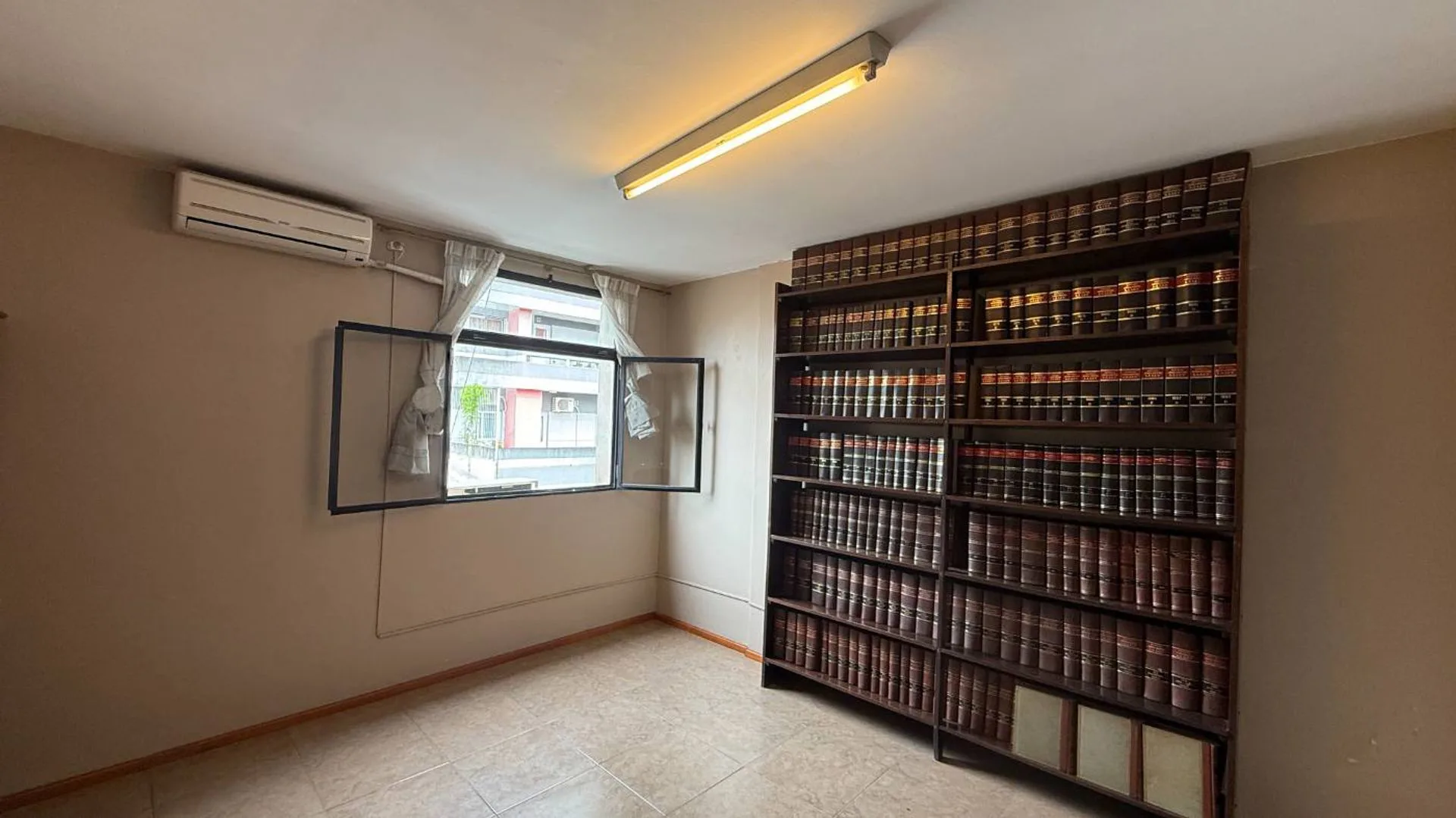 VENTA DE OFICINAS NECOCHEA 225 C/ASCENSOR foto 5
