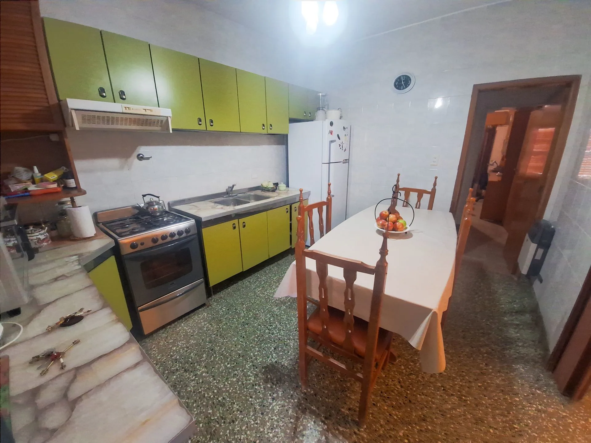Casa 3 dormitorios y terreno, en centro de Crespo foto 4