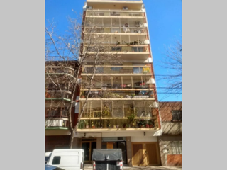 Semipiso en Venta en Flores 3 ambientes 65 m2 + 2 patios en 1er piso por ascensor, al contrafrente, con cochera cubierta - Argerich 900 foto 2