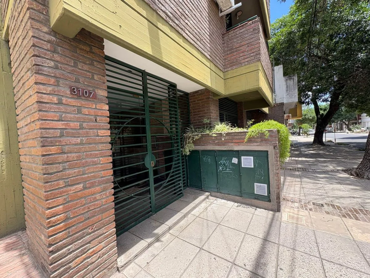 VENTA DPTO 2 DORMITORIOS + 2 BAÑOS Y COCHERA foto 2
