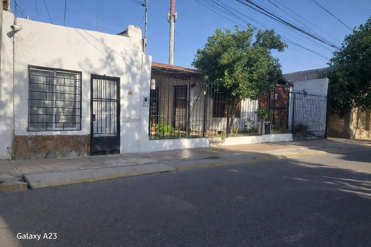 Casa mas departamento, Zona Centro Civico. Capital foto 2