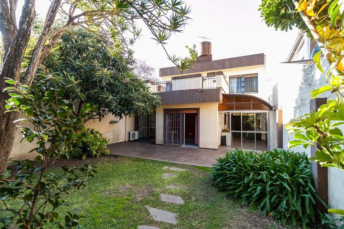 CASA 5 AMB LOTE PROPIO JARDÍN QUINCHO COCHERA