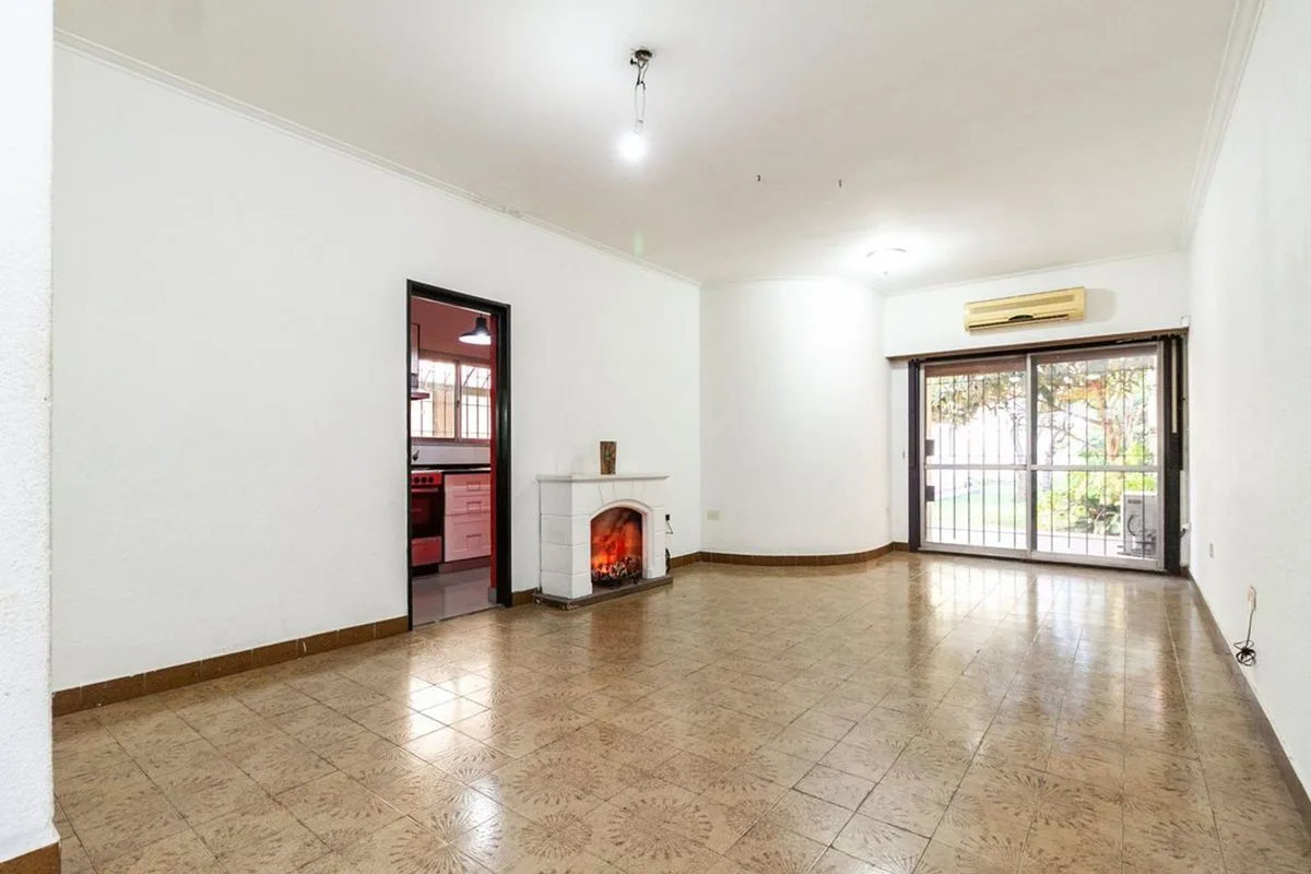 CASA 5 AMB LOTE PROPIO JARDÍN QUINCHO COCHERA foto 3