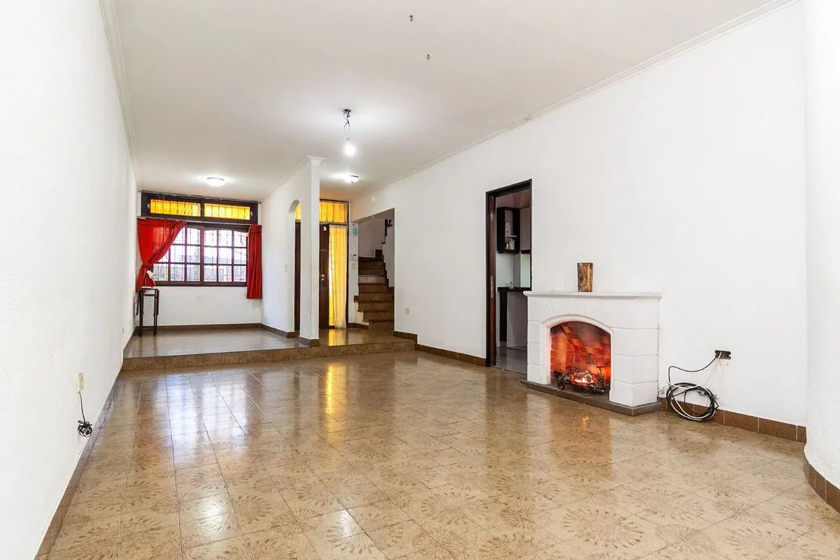 CASA 5 AMB LOTE PROPIO JARDÍN QUINCHO COCHERA foto 4