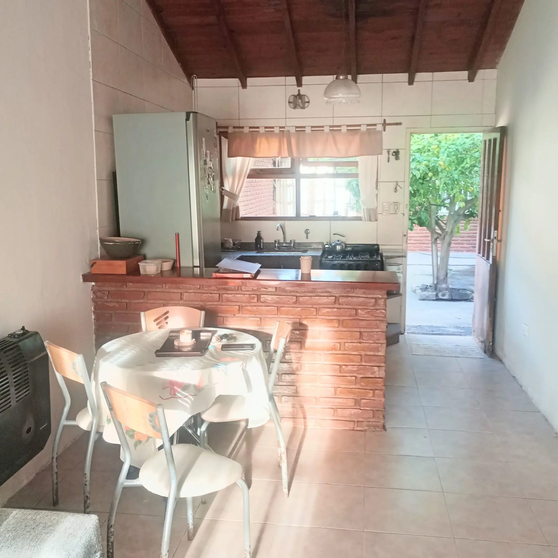 VENTA DE CASA EN BLOCK- 2 CASAS DE 3 AMB. - foto 3