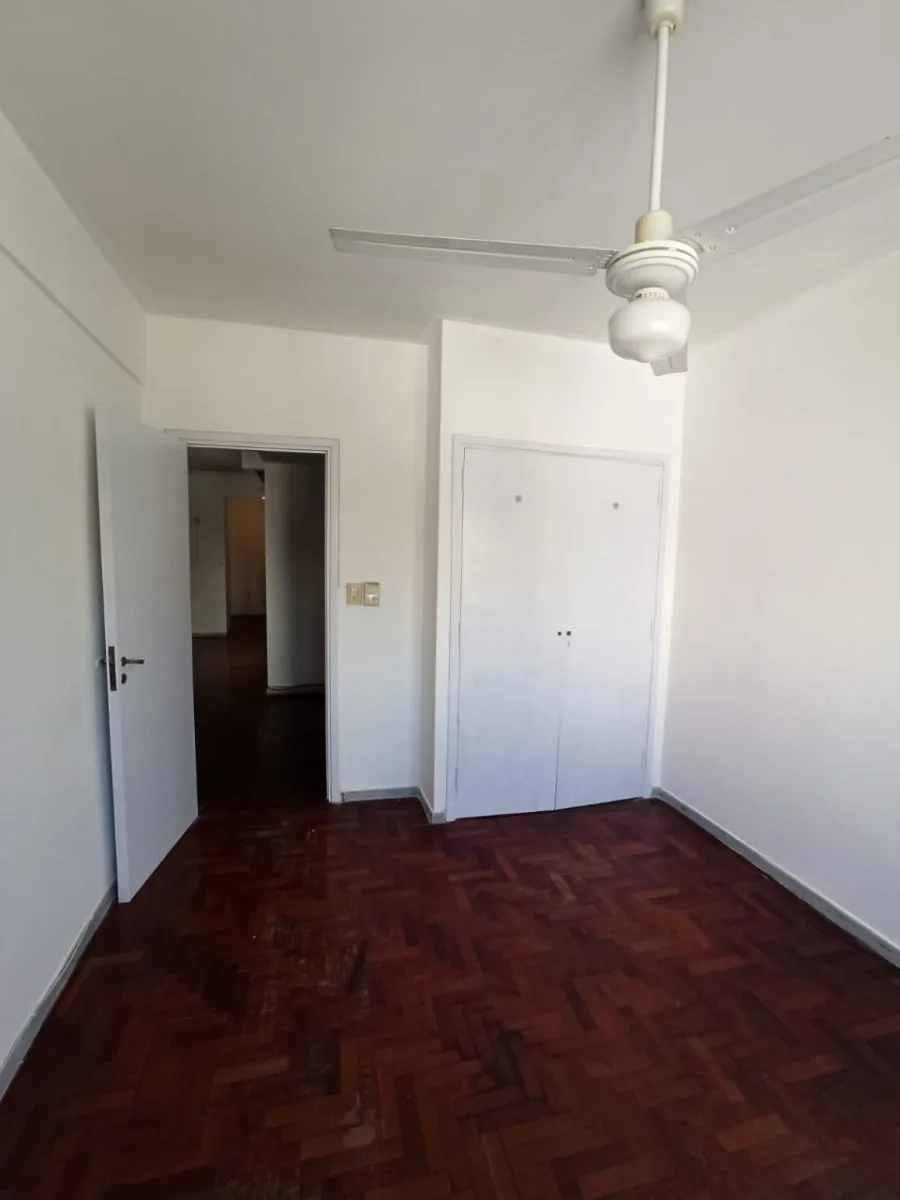 HERMOSO DEPARTAMENTO DE 4 AMBIENTES EN CABALLITO CON BALCON foto 4