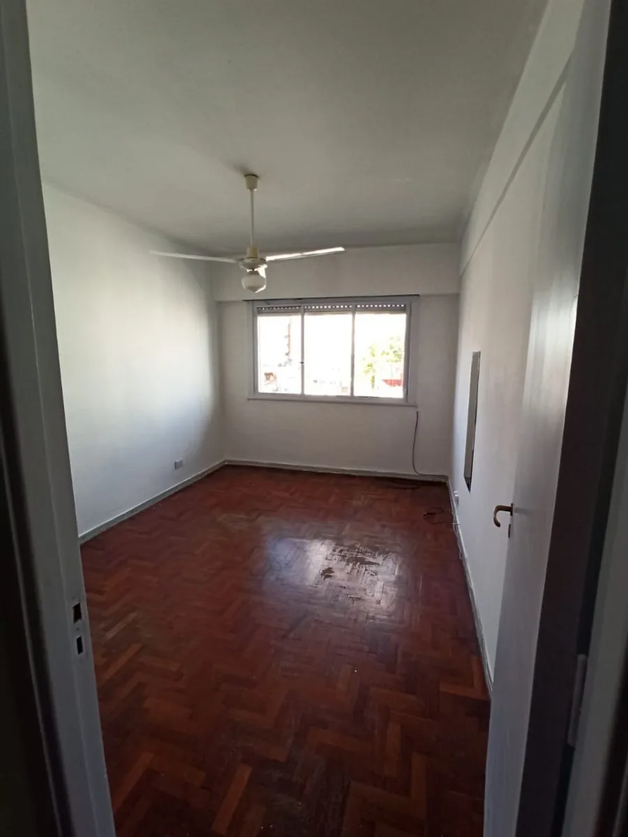 HERMOSO DEPARTAMENTO DE 4 AMBIENTES EN CABALLITO CON BALCON foto 5
