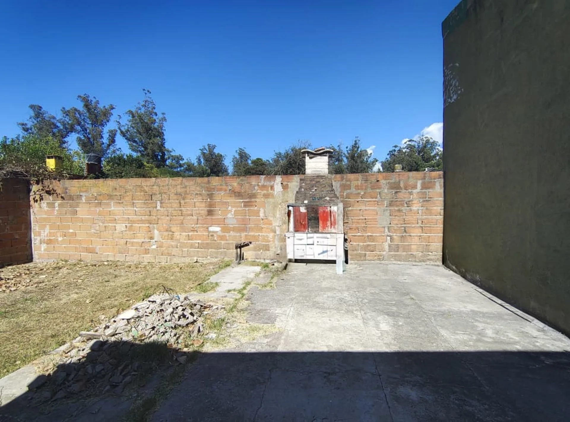 VENTA Casa 3 ambientes con gran parque Las Dalias foto 5