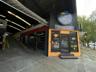ALQUILER - LOCAL COMERCIAL AMPLIO DE 56 M2 - LOMAS DE ZAMORA foto 2