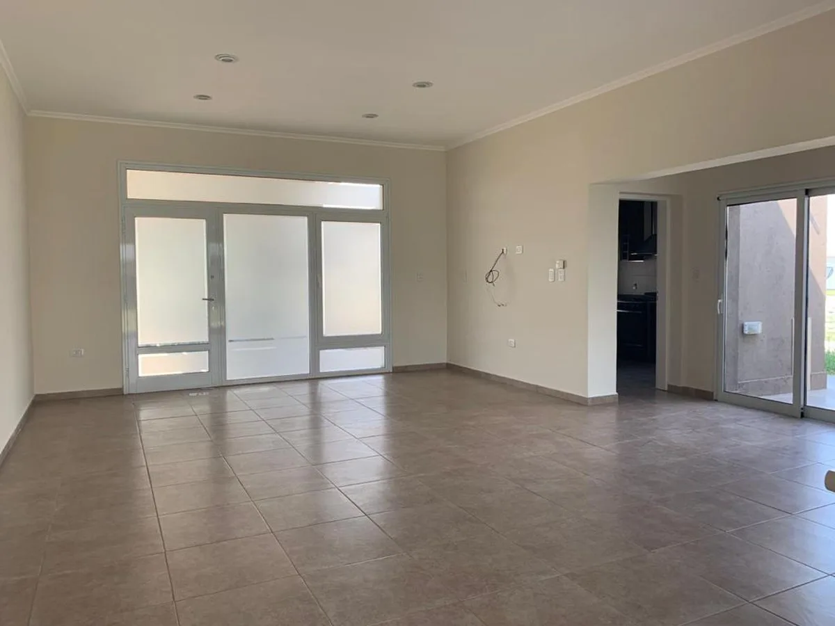 SE VENDE CASA 3 DORMITOR B LAS ROSAS VILLA NUEVA foto 2